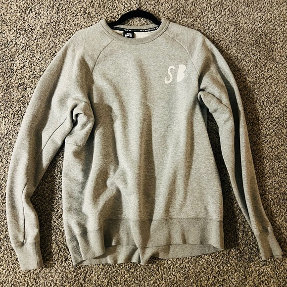 Nike crewneck - Picture 1 of 3
